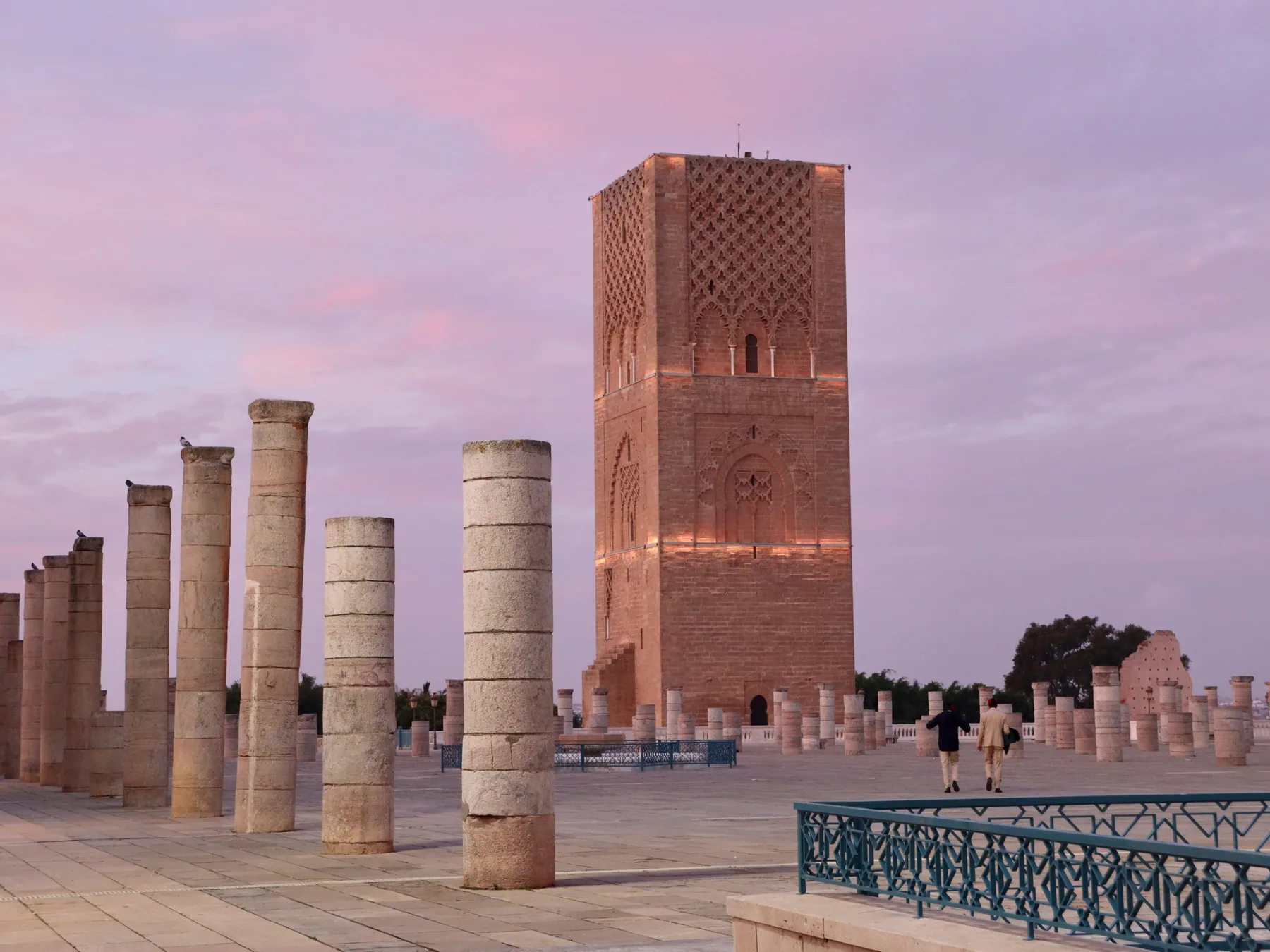 صومعة حسان في الرباط عند الغروب